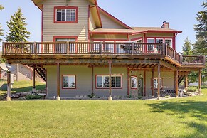 Mountain Views & Deck: Spacious Eureka Getaway!