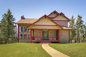 Mountain Views & Deck: Spacious Eureka Getaway!