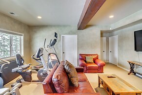 Mountain Views & Deck: Spacious Eureka Getaway!