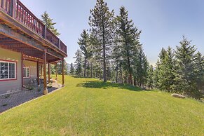 Mountain Views & Deck: Spacious Eureka Getaway!