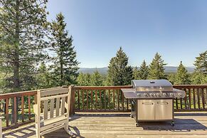 Mountain Views & Deck: Spacious Eureka Getaway!