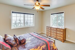 Mountain Views & Deck: Spacious Eureka Getaway!