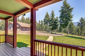 Mountain Views & Deck: Spacious Eureka Getaway!