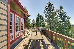 Mountain Views & Deck: Spacious Eureka Getaway!