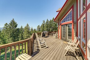 Mountain Views & Deck: Spacious Eureka Getaway!