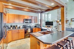 Mountain Views & Deck: Spacious Eureka Getaway!