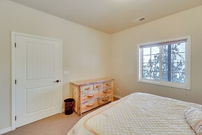 Mountain Views & Deck: Spacious Eureka Getaway!