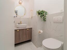 Loggia Luxe 5BR Living in Universitatii Area