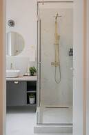 Loggia Luxe 5BR Living in Universitatii Area