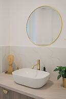 Loggia Luxe 5BR Living in Universitatii Area