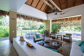 w Lovely 4BR Villa at Mesa de Yeguas