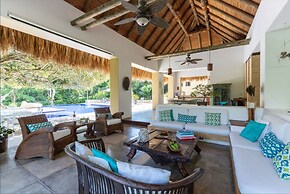 w Lovely 4BR Villa at Mesa de Yeguas