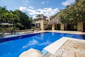 w Lovely 4BR Villa at Mesa de Yeguas