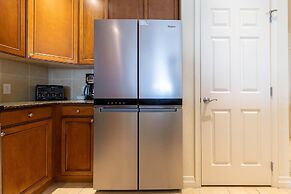 3BR Family Apartment for 8 Peaceful Residential Retreat