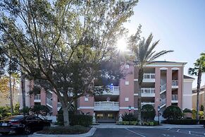 3BR Family Apartment for 8 Peaceful Residential Retreat