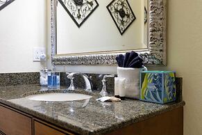 3BR Family Apartment for 8 Peaceful Residential Retreat