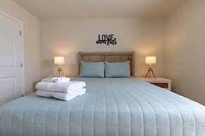 Family Friendly 5BR Home Pool Patio Room for 10