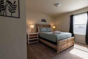 Family Friendly 5BR Home Pool Patio Room for 10