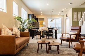 Family Friendly 5BR Home Pool Patio Room for 10