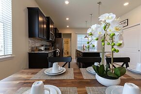 Family Friendly 5BR Home Pool Patio Room for 10