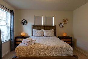 Family Friendly 5BR Home Pool Patio Room for 10