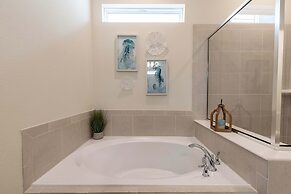 Family Friendly 5BR Home Pool Patio Room for 10