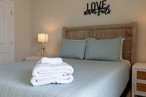 Family Friendly 5BR Home Pool Patio Room for 10