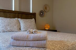 Family Friendly 5BR Home Pool Patio Room for 10