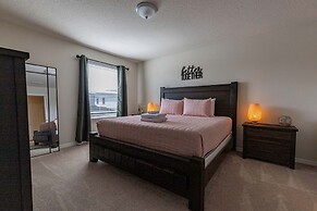 Family Friendly 5BR Home Pool Patio Room for 10