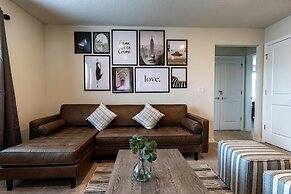 Family Friendly 5BR Home Pool Patio Room for 10