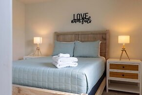 Family Friendly 5BR Home Pool Patio Room for 10