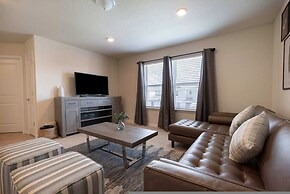 Family Friendly 5BR Home Pool Patio Room for 10