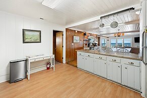 Laughin Place 7 Bedroom Home by Peace Vacations