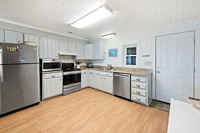 Laughin Place 7 Bedroom Home by Peace Vacations