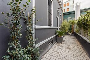 Bright Ground-floor Studio in Milan