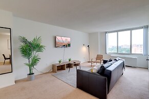 Airport Proximity- Apt in Crystal City