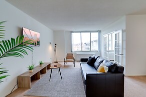 Airport Proximity- Apt in Crystal City