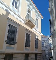 6 Roosevelt Str.