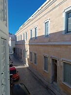 6 Roosevelt Str.