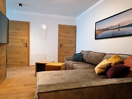 Lovely Apartment With Mountain Views