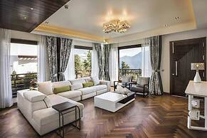 An Extravagant Pushp Villa Overlooking the Ganges