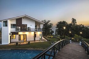 An Extravagant Pushp Villa Overlooking the Ganges
