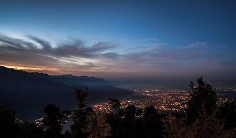 An Extravagant Pushp Villa Overlooking the Ganges