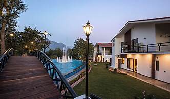An Extravagant Pushp Villa Overlooking the Ganges