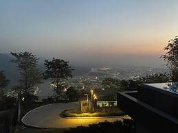 An Extravagant Pushp Villa Overlooking the Ganges
