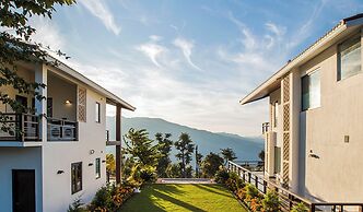 An Extravagant Pushp Villa Overlooking the Ganges