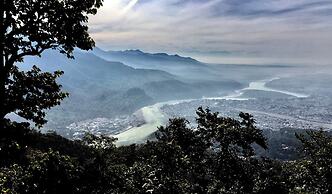 An Extravagant Pushp Villa Overlooking the Ganges