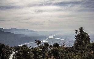 An Extravagant Pushp Villa Overlooking the Ganges