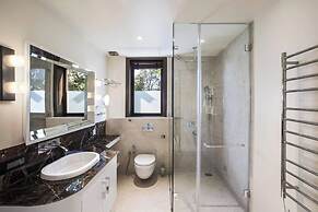 An Extravagant Pushp Villa Overlooking the Ganges