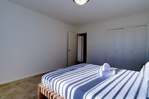 Spacious 2BR Apartment in Crystal City